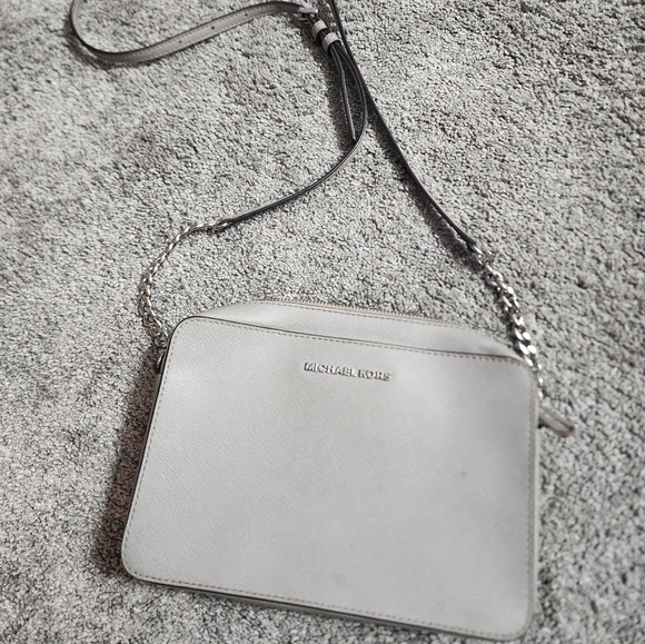 Michael Kors Handbags - Micheal Kors medium crossbody bag